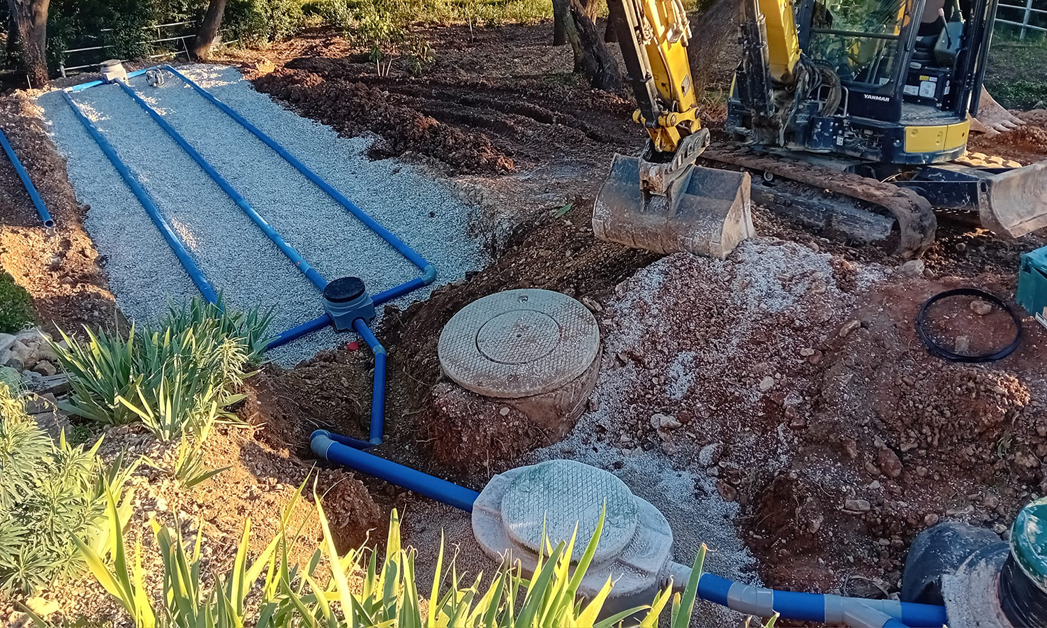 Vignette réseaux Assainissement - GUILLAUME TP autour de Vaison-la-Romaine<br />
GUILLAUME TP expert en Terrassement, VDR, Assainissement, Enrochement, etc