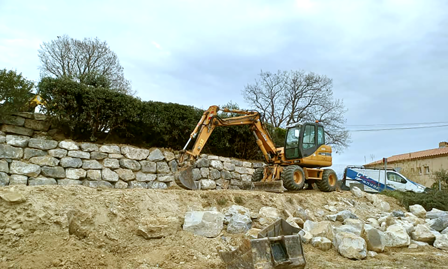 Enrochement réalisé par GUILLAUME TP votre terrassier de Vaison la Romaine et alentours