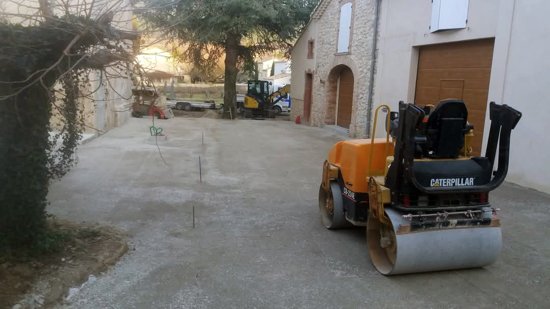 Compacteur, partie de l'équipement de GUILLAUME TP.