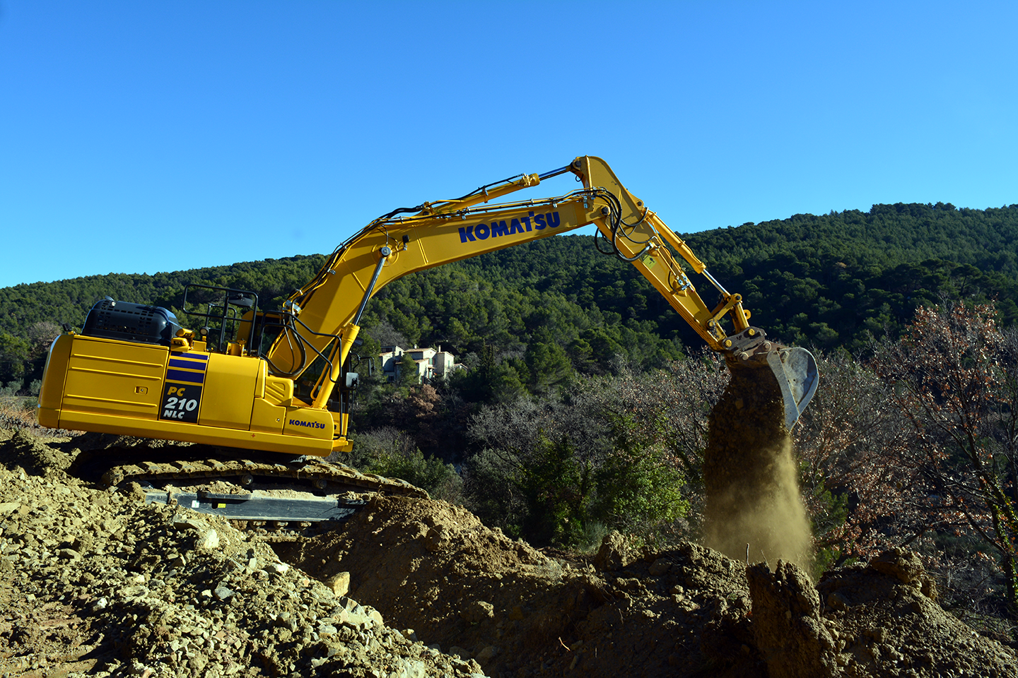 Équipement : Pelle Kobelco 23 tonnes GUILLAUME TP. Enrochement, Terrassement, Assainissement, Démolition, Aménagement paysager.