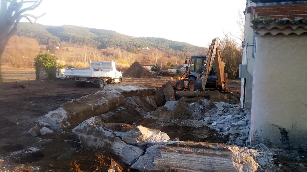 Démolition d'une partie de maison, reste fondation à détruire - GUILLAUME TP 